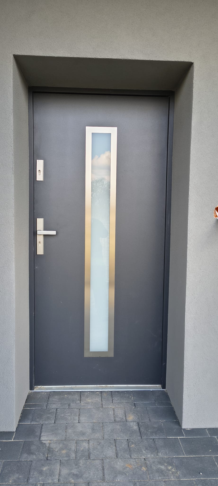 Realizacja. Montaż Drzwi wejściowych w domu jednorodzinnym.